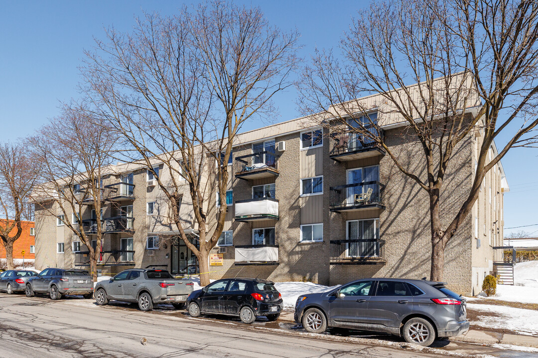 La sagitaire in Laval, QC - Building Photo
