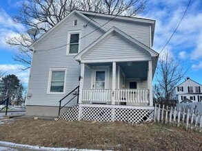 23 Chester Ct in Laconia, NH - Foto de edificio - Building Photo