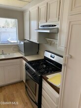 2033 Calle La Sombra in Simi Valley, CA - Building Photo - Building Photo