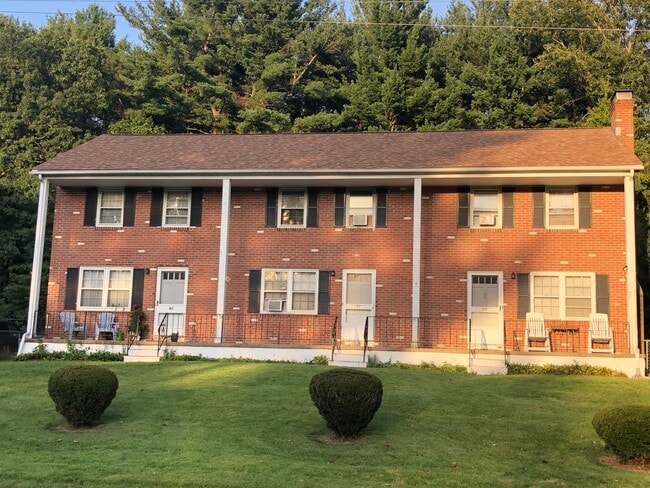 97 Shawn Dr in Bristol, CT - Foto de edificio - Building Photo