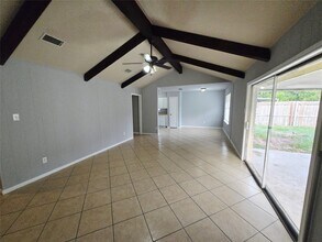 7731 Deadwood Dr in Houston, TX - Foto de edificio - Building Photo