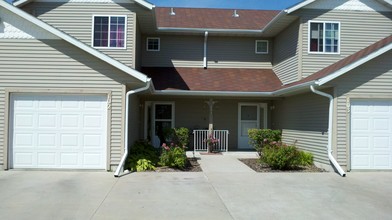 Sherwood Park Townhomes in Thief River Falls, MN - Building Photo - Building Photo