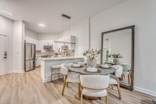 The Montrose in Dallas, TX - Building Photo