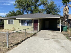 412 Alameda Ave in Chowchilla, CA - Building Photo