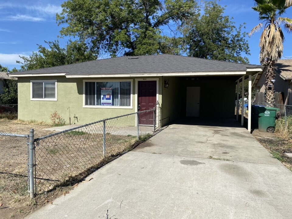 412 Alameda Ave in Chowchilla, CA - Building Photo