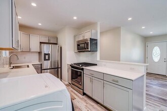 1800 Forestglade Dr in Austin, TX - Building Photo - Building Photo