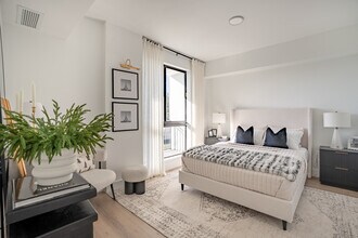 Aventura Quattro in Miami, FL - Foto de edificio - Interior Photo