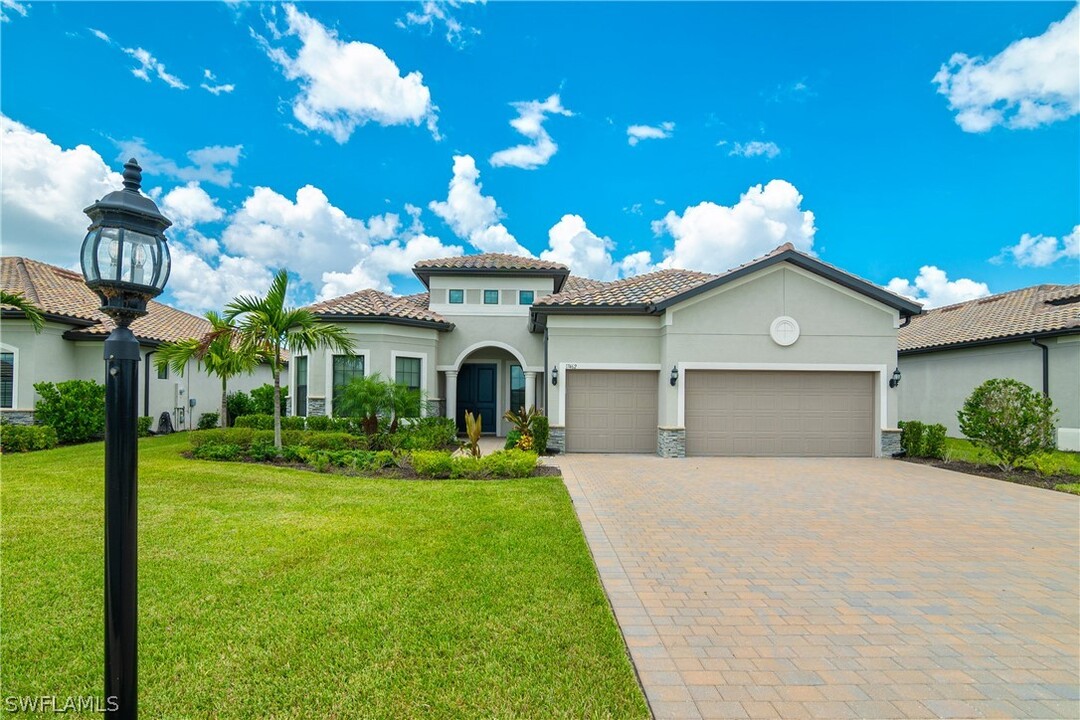 17462 Elkgrove Ln in Estero, FL - Foto de edificio