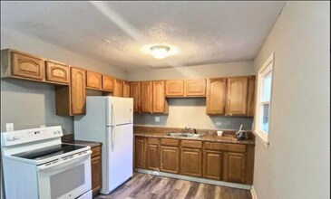 264 E McLelland Ave in Mooresville, NC - Foto de edificio - Building Photo