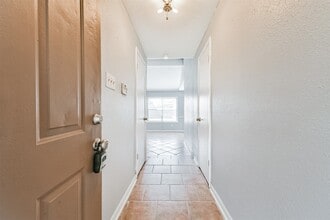 8410 Gulfwood Ln in Houston, TX - Building Photo - Building Photo