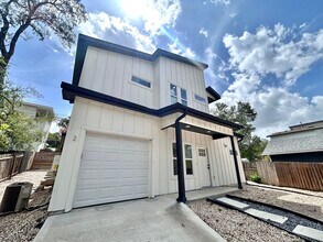 1403 Cometa St in Austin, TX - Building Photo - Building Photo