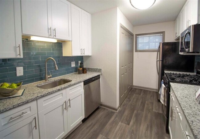 3900 Paces Walk SE in Atlanta, GA - Building Photo - Building Photo