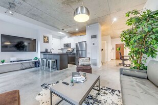 25 Gore Vale Ave in Toronto, ON - Building Photo