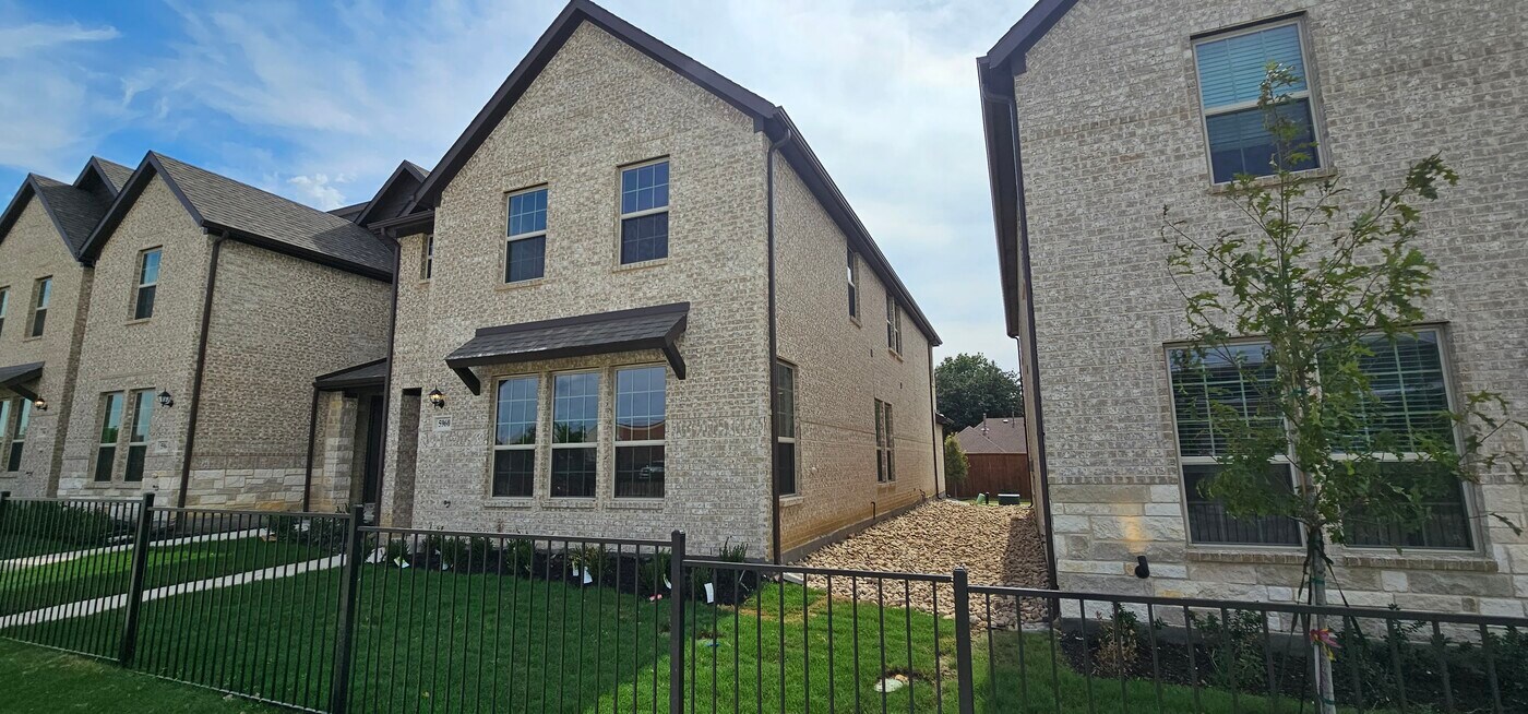 5960 Bursey Rd in Watauga, TX - Foto de edificio