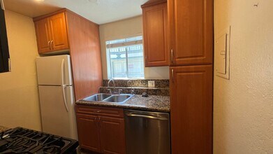 10635 Sherman Grove Ave in Los Angeles, CA - Building Photo - Building Photo