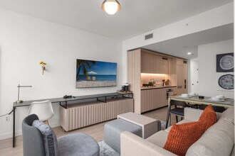 225 N Miami Ave in Miami, FL - Building Photo - Building Photo