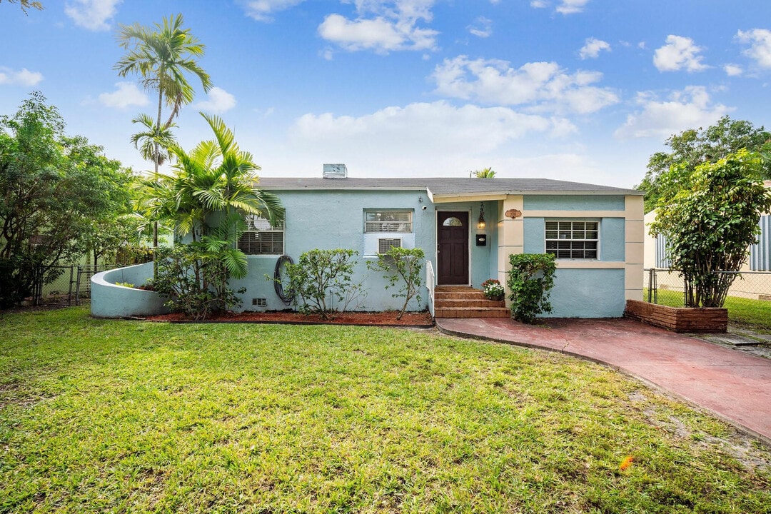 1016-1042 NW 42nd St in Miami, FL - Building Photo