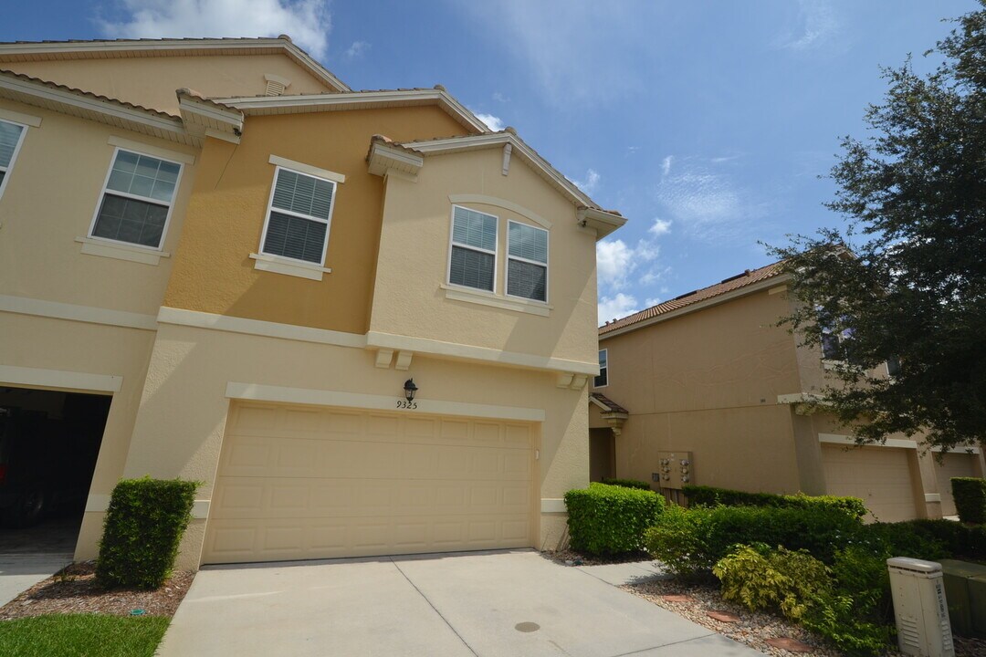 9325 Shepton St in Orlando, FL - Building Photo