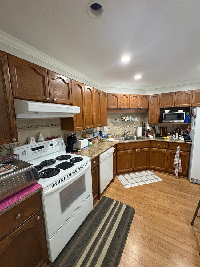 2410 Emerson St in Abbotsford, BC - Building Photo - Building Photo