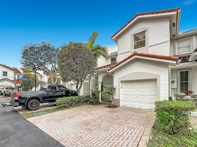 4330 NW 114th Pl in Doral, FL - Building Photo - Building Photo