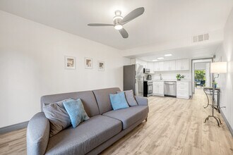 9643 Spyglass Ave in Desert Hot Springs, CA - Foto de edificio - Building Photo