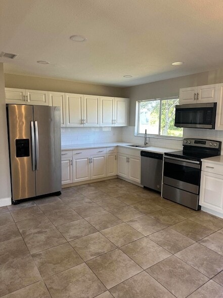 377 SW Cherryhill Rd in Port St. Lucie, FL - Foto de edificio - Building Photo