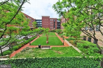 525 N Fayette St, Unit 421 in Alexandria, VA - Building Photo - Building Photo