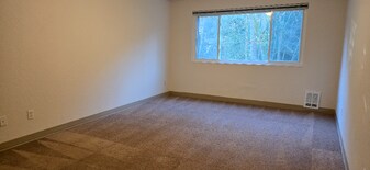 1625 Kent Des Moines Rd in Des Moines, WA - Building Photo