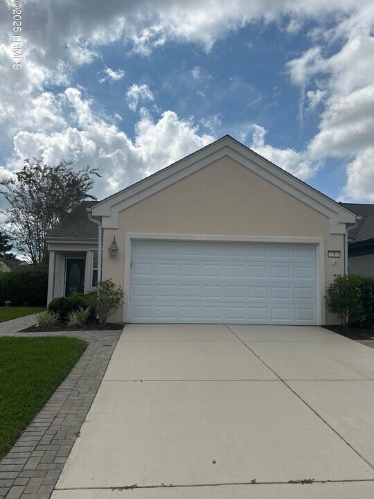 1 Pomegranate Ln in Bluffton, SC - Building Photo