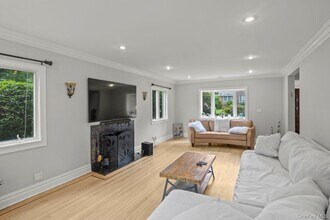 41 Allenwood Rd in Great Neck, NY - Building Photo - Building Photo