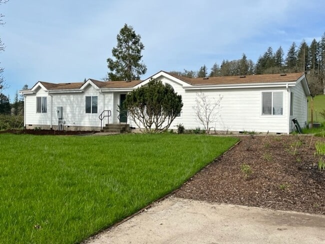 7511 Oak Spring Farm Rd in Carlton, OR - Building Photo - Building Photo