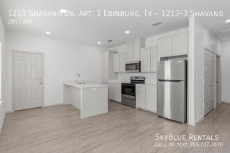 1213 Shavano Dr in Edinburg, TX - Building Photo - Building Photo