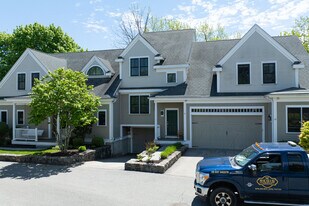 Lexington Courtyard in Lexington, MA - Building Photo
