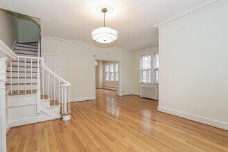 2927 Cathedral Ave NW in Washington, DC - Building Photo - Building Photo