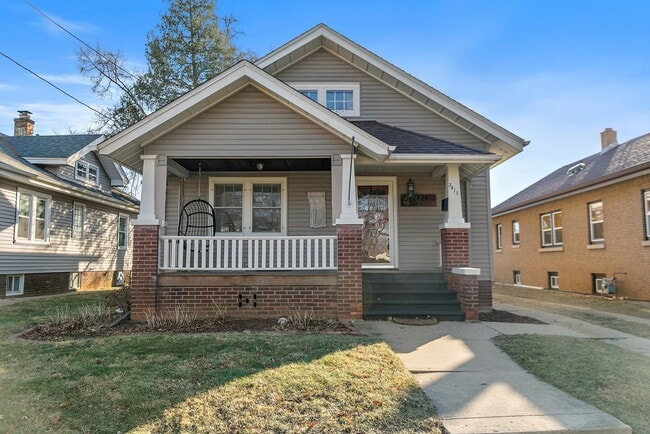 2413 Crosby St in Rockford, IL - Building Photo - Building Photo