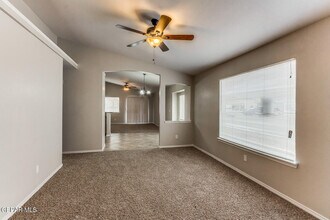 814 Desert Silver Dr in Horizon City, TX - Building Photo - Building Photo