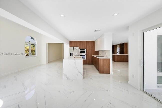 242 Palm Ave in Miami Beach, FL - Foto de edificio - Building Photo