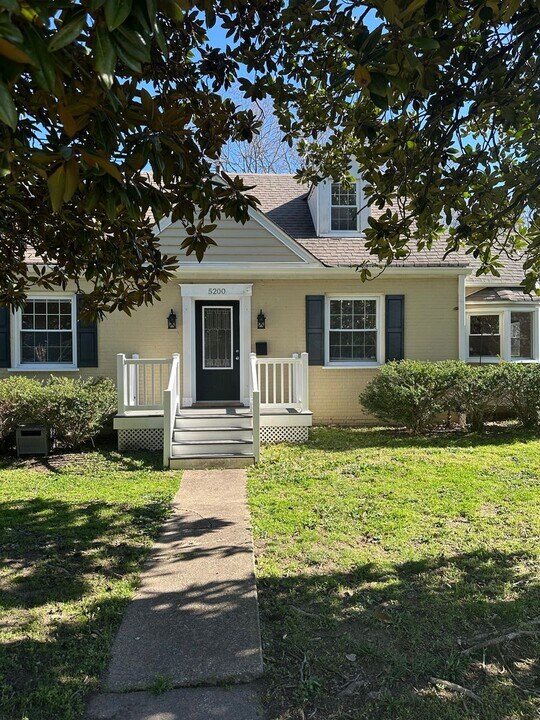 5200 Patterson Ave in Richmond, VA - Building Photo