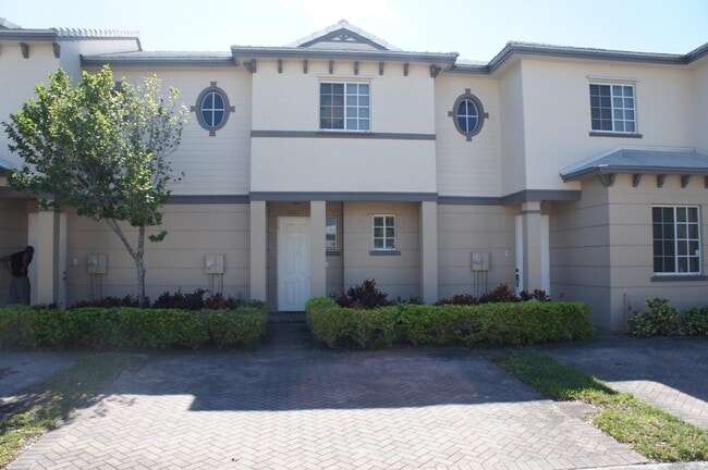 property at 2011 Nassau Dr