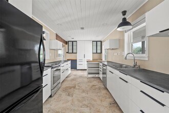 33 Valley View Dr in Round Rock, TX - Building Photo - Building Photo