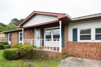 304 Longhorn Dr in Fayetteville, NC - Building Photo - Building Photo