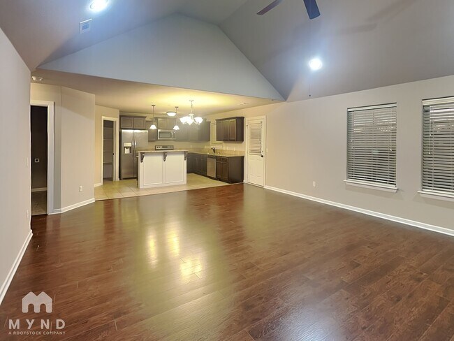 1020 Tarah Knolls Cir in Centerton, AR - Building Photo - Building Photo