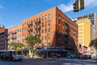 885 Tenth Ave in New York, NY - Foto de edificio - Building Photo