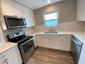 6402 Auburn Dr in Austin, TX - Building Photo - Building Photo