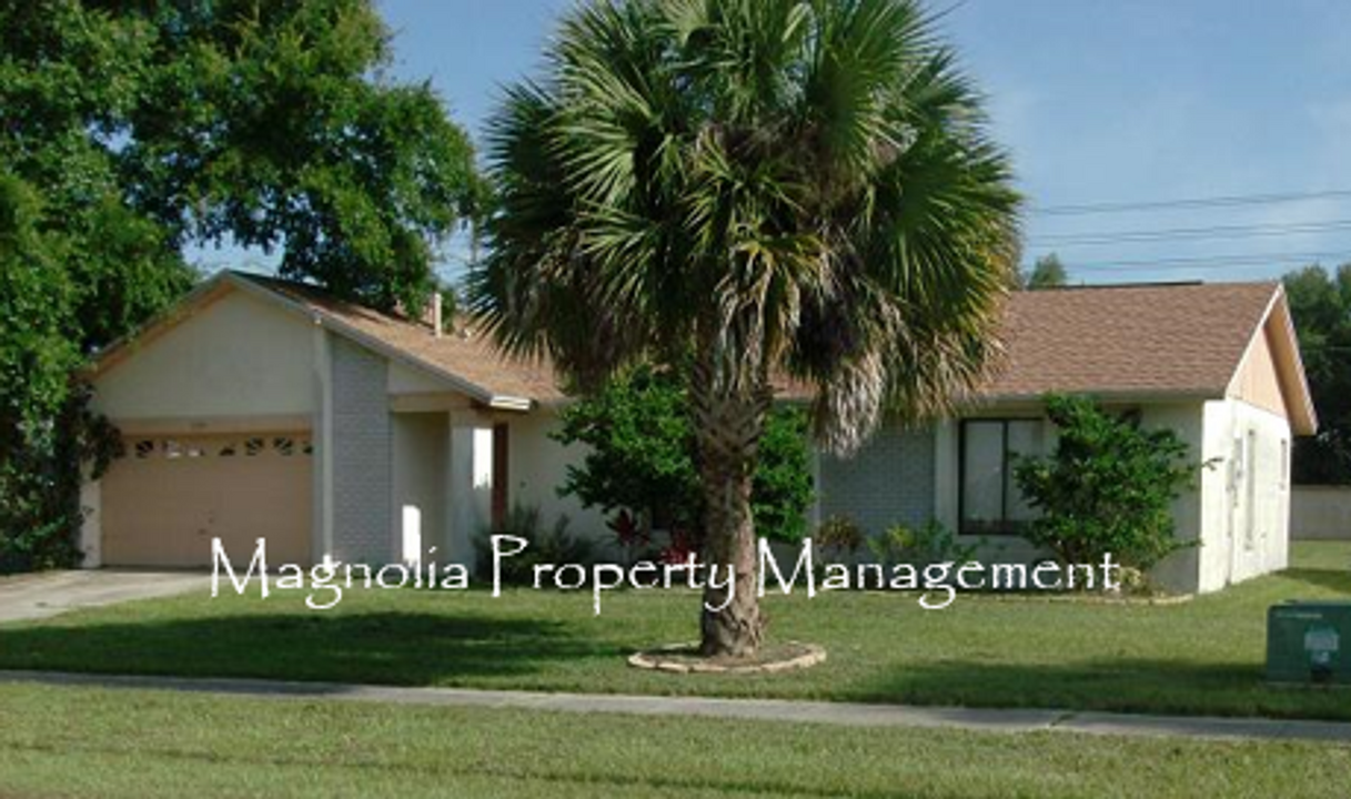 7729 Indian Ridge Trail N in Kissimmee, FL - Building Photo