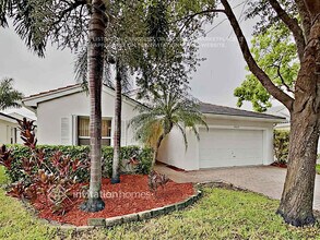 4929 SW 33rd Ave in Fort Lauderdale, FL - Foto de edificio - Building Photo