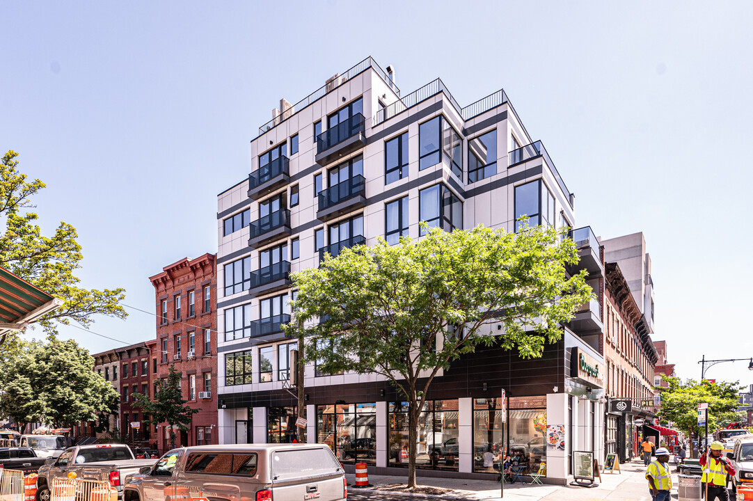 501 Myrtle Ave in Brooklyn, NY - Building Photo