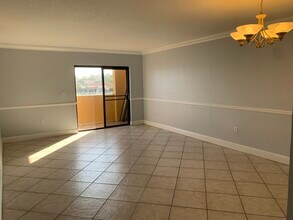 15969 NW 64th Ave, Unit 406 in Miami Lakes, FL - Building Photo - Building Photo