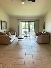9270 Lake Park Dr in Ft. Myers, FL - Foto de edificio - Building Photo