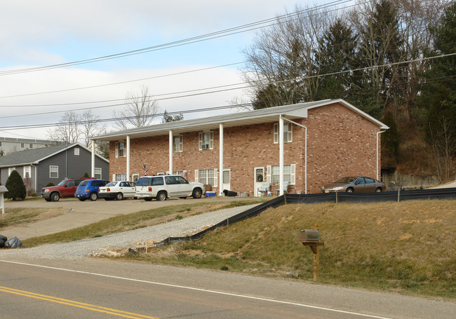 Colonial Terrace Apartments in Parkersburg, WV - Building Photo - Building Photo